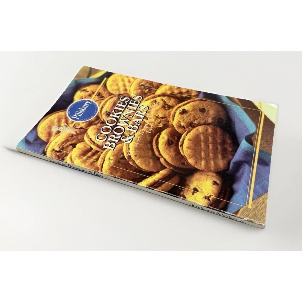 Cookbook Cookies Pillsbury Brownies Choc Chip Baking Bake Book VTG Retro Decor